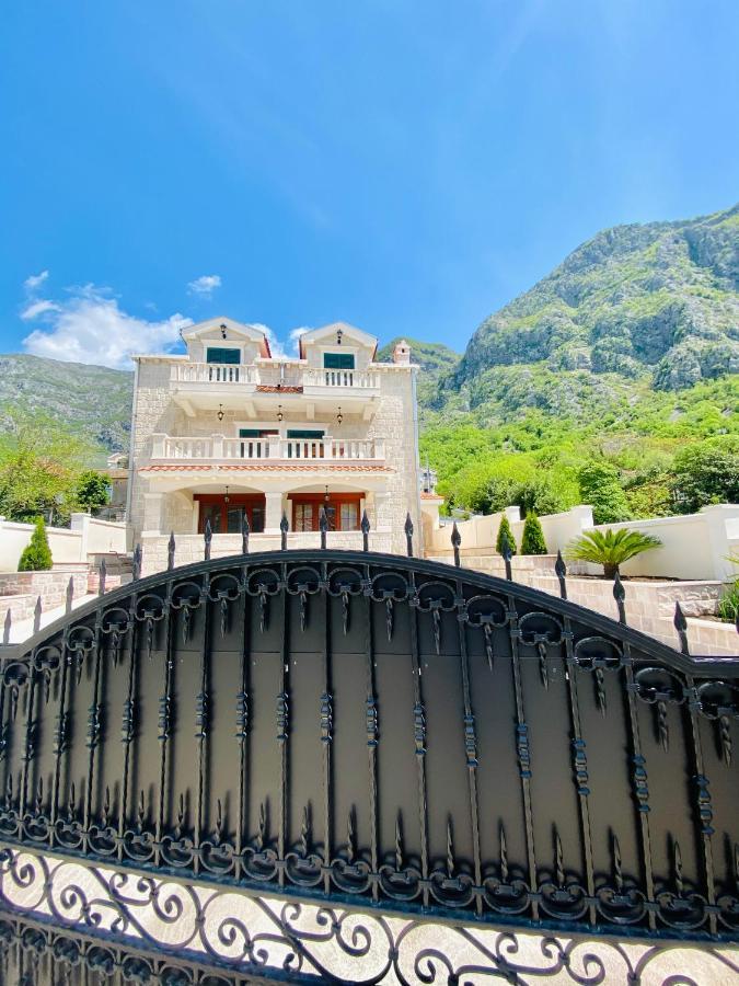 Villa Blanca Risan Esterno foto